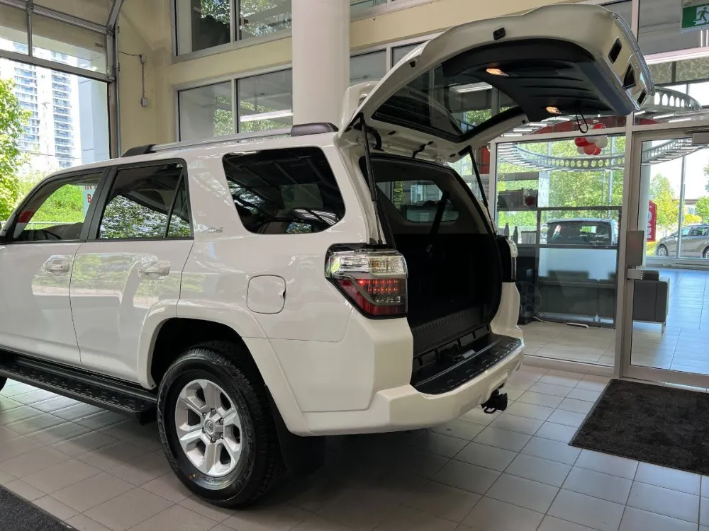 2022 Toyota 4Runner SR5 Super White 14